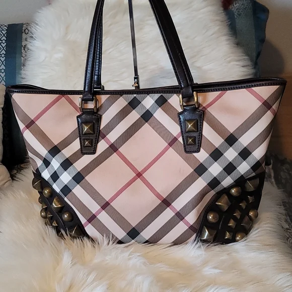🥰⚘️BEAUTIFUL STUDDED BURBERRY NIKKI NOVA CHECK TOTE⚘️🥰 - Picture 1 of 8